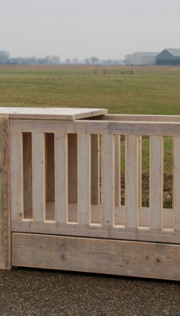 steigerhouten commode ledikant Nannewiid