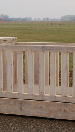 steigerhouten commode ledikant Nannewiid