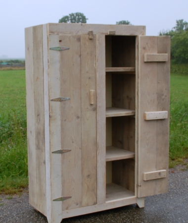 Steigerhouten meidenkast Wopkespoel
